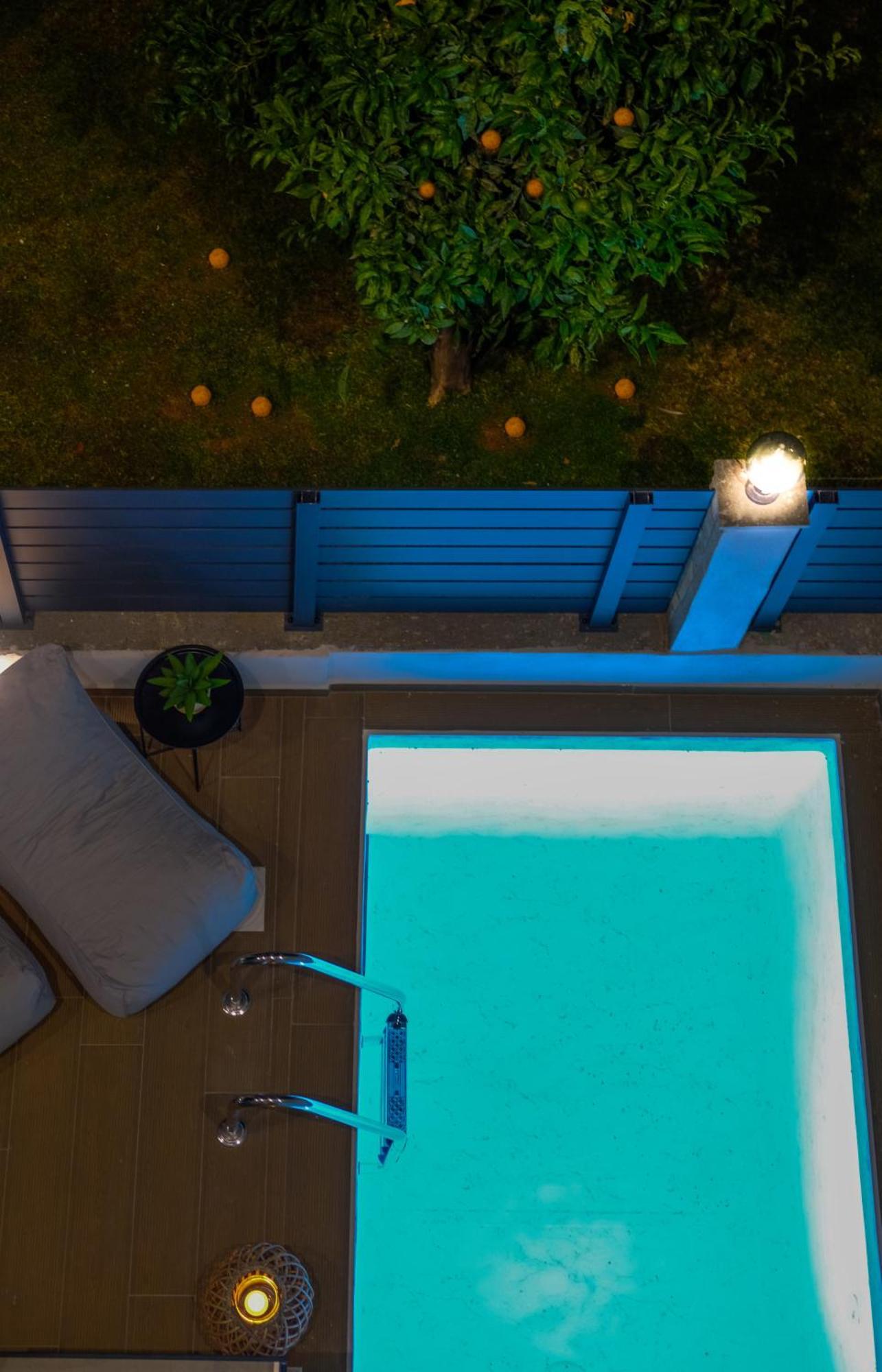 Aelia Seaside Luxury Suites Nea Karvali Habitación foto